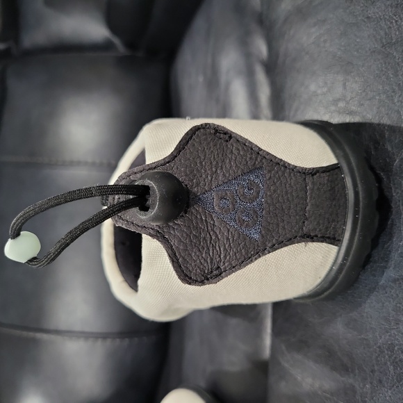 ACG Moc "Summit White Black" - Picture 9 of 10